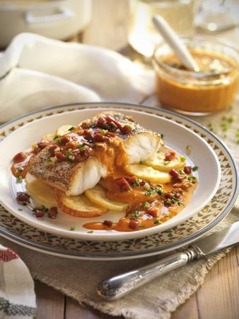 Merluza con salsa de jamón serrano | 
