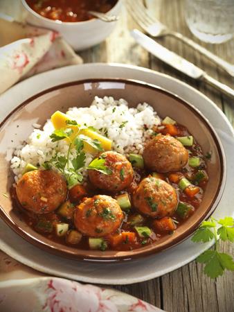 Albóndigas con tomate y aguacate  | 