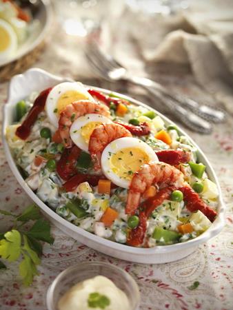 Ensaladilla rusa con gambas  | 
