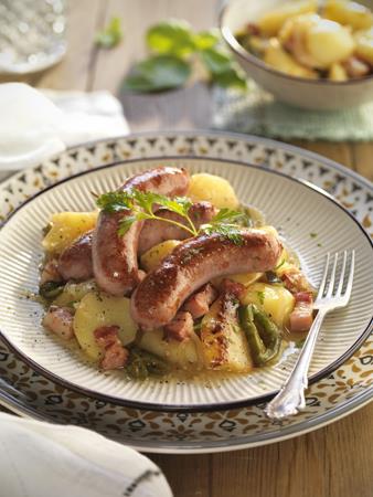 Salchichas con patatas  | 