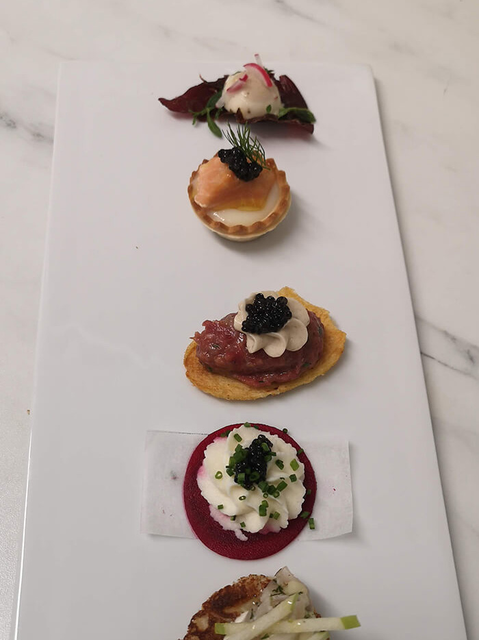 Menú coctel elaborado con productos de Caviar Nacarii
